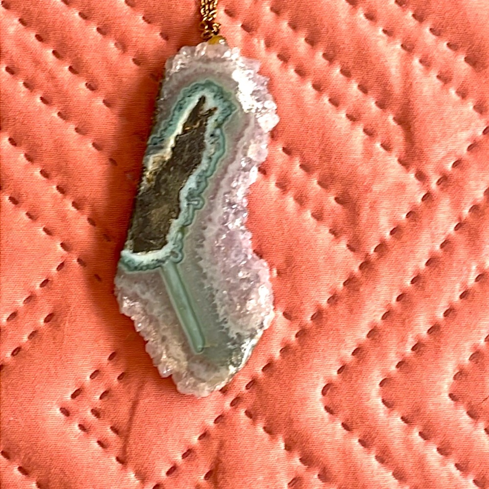 Raw edge amethyst stone necklace